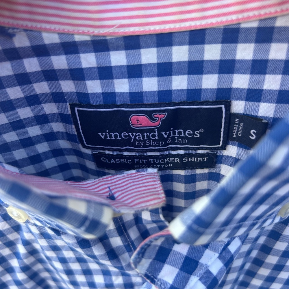EUC men’s size small On The Go  Vinyard Vines button down dress shirt.